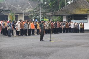 Dandim Wonosobo Sebagai Pengambil Apel Pagi di Pemda