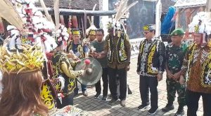 Suku Dayak Sambut Kunjungan Pertamanya Pemuda OIC-CA Dan Delegasi Negara Islam OKI Di Kaltim