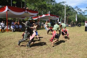 TNI bukan hanya bisa mainkan senjata tapi TNI Juga bisa Main Kuda Kepang