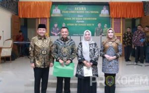 Bupati Melawi, H. Dadi Sunarya Usfa Yursa, bersama Wakil Bupati Melawi, Drs. Kluisen Menghadiri Malam Pisah Sambut Dandim 1205/Sintang Yang Dilaksanakan di Pendopo Bupati Sintang