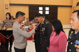 Kapolda DIY Lepas Personel Purna Tugas 14 Dari Polri Dan 7 Dari PNS.