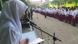 Babinsa Ajak Siswa Berperilaku Disiplin Saat Jadi Irup