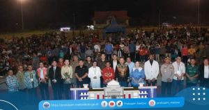 H. Dadi Sunarya Usfa Yursa, di Dampingi Drs. Kluisen Membuka Kegiatan Kebaktian Kebangun Rohani (KKR) Oikumene Kabupaten Melawi