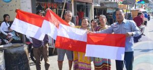 Mensemarakkan HUT RI Ke-78 Pemda OKU Selatan Bagikan Ribuan Bendera Merah Putih Ke Masyarakat