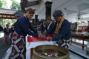 Bentuk Penghargaan Warisan Leluhur, Tombak Kyai Turunsih Lakukan Siraman.