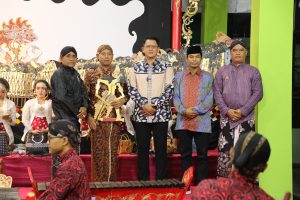 Wakil Bupati Sleman, Danang Maharsa Apresiasi Pelestarian Warisan Budaya Wayang Kulit.