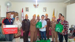 Jangan Lupakan Jasa Veteran, PT Midi Utama Indonesia Tbk Serahkan Bantuan Kursi Roda dan Sembako