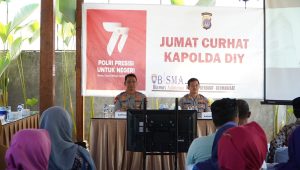 Pasang Baliho Tidak Pada Tempatnya, Masyarakat Gunungkidul Curhat Kapolda DIY.