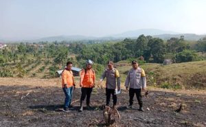 Bpbd Oku Selatan Bersama Personil Polsek mengadakan Groundcheck Satu Titik Hostspot Di Desa Pelangki.