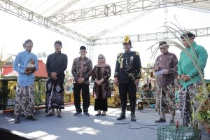 Hadir Diacara Saparan Bekakak, Bupati Sleman Sangat Apresiasi Greget Masyarakat Untuk Melestarikan Budaya.
