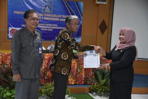 Serahkan SK Kenaikan Pangkat Bagi ASN, Bupati Sleman Kustini Sri Purnomo Berharap Dibarengi Peningkatan Kinerja.