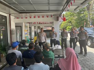 Tingkatkan pelayanan Kepolisian, Kapolres Lambar sampaikan saat Jum’at curhat