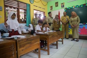Saat Tinjau Gerakan Transisi PAUD – SD, Bupati Sleman Ajak Guru Pahami Karakter Anak.