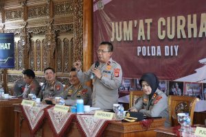 Waka Polda DIY, Tampung Aspirasi Masyarakat Saat Jumat Curhat Di Kalurahan Wijimulyo.