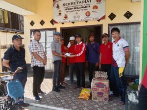 Peduli Sesama Pemerintah pekon kenali Serahkan Donasi Untuk Korban Kebakaran di Way Tenong