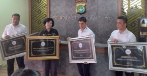 ini Ucapan dan Piagam Apresiasi FWJ Indonesia Untuk 5 Perwira dan 1 Briptu Polres Metro Bekasi Kota