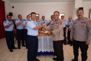 Pejabat Utama Polda DIY, Datangi 4 Markas TNI Ucapkan Selamat HUT Ke 78 TNI.