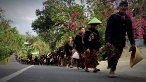 Anak Putu Bonokeling Napak Tilas Dengan Berjalan Kaki 40,km, Memperingati Maulid Nambi.