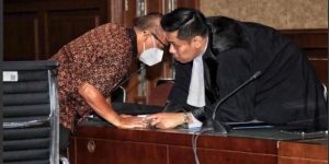 Dakwaan Emirsyah Satar Dinilai Nebis In Idem