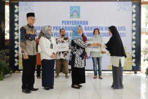 Serahkan Bantuan Sosial, Bupati Sleman Dorong Penerima Bantuan Sosial Kembangkan Ekonomi Produktif