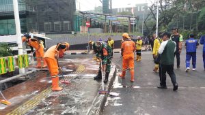 Apel Tiga Pilar dan Kerja Bakti Jelang Adipura 2023 di Wilayah Koramil 07/KB Kodim 0503/JB