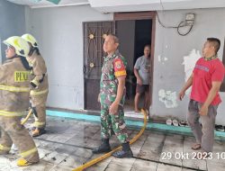 Babinsa Koramil 07/KB Serda Mustaqim Bantu Warga Padamkan Api 