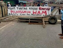 Kapolres Sarolangun AKBP Imam Rachman, S.IK Pimpin Mediasi Upaya blokir Jalan Yang Diilakukan Warga Buntut Bentrok Antar Pelajar