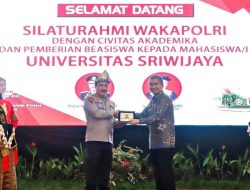 Polri Memberikan Beasiswa Kepada Mahasiswa Unsri