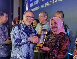 Menteri Perdagangan RI, Serahkan Penghargaan Kepada Pemerintah Kabupaten Sleman