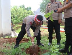Lestarikan Lingkungan Polres Tangsel Tanam 2000 Pohon