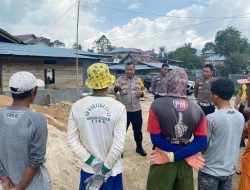 Kapolres Lampung Barat Sambangi pekerja buruh dan sampaikan Pesan-pesan kamtibmas dalam rangka jum’at Curhat