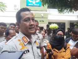 Satpol PP Mengatakan, Banner Calon Presiden Ganjar Pranowo Belum Ada Pemberitahuan