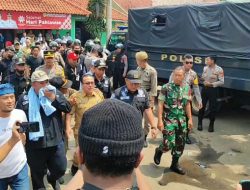 Hadir di Tengah Demo, Camat Parungpanjang Dihujani Batu dan Botol Air Mineral
