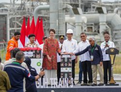 SIARAN PERS Presiden Resmikan Proyek Tangguh Train 3 dan Ground Breaking Proyek UCC, AKM dan Blue Amonia di Papua Barat