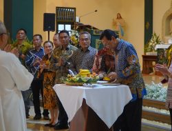 Bertempat di Gereja Hati Kudus Tuhan Yesus, Kapolda DIY Menghadiri HUT ke 80 Gubernur DIY Sri Sultan Hamengku Bawono ke 10.