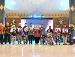 Serahkan Penghargaan Anugrah Kebudayaan, Bupati Kustini Sri Purnomo Berharap Estfet Regenerasi Seniman Terus Dilakukan
