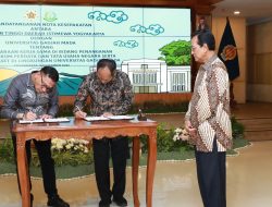 Kejati DIY Tandatangani Kerjasama Dalam Penyelesaian Permasalahan Hukum dengan Pemprov DIY dan UGM
