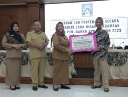 Serahkan Bantuan Keagamaan Kepada 29 Penerima, Bupati Kustini Sri Purnomo Karena Sleman Rumah Bersama