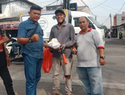Jum’at Berkah, FWJI Korwil Tangsel Bagikan Makanan Gratis Untuk Masyarakat Pasar Kita