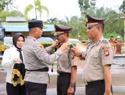 Kapolres Melawi Pimpin Upacara Kenaikan Pangkat 22 Personel Polres Melawi