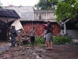 Pengecekan Wilayah Pasca Hujan Oleh Polsek Pondok Aren