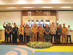 Bersama Kantah Tangsel, Benyamin Davnie  Serahkan Puluhan Sertifikat Tanah Milik Warga