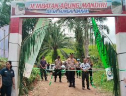 Kapolres Melawi Hadir Dalam Peresmian Jembatan Apung Desa Sungai Bakah