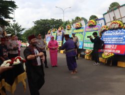 Tradisi Palang Pintu Sambut Kedatangan Kapolres Tangsel AKBP Ibnu Bagus Santoso