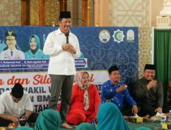 Wagub Marlin Serahkan Insentif Tokoh Agama Seibeduk dan Sagulung