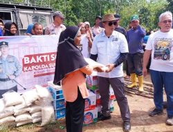 Gandeng Komunitas 4X4, Kapolda Sumsel Irjen A. Rachmad Wibowo Sambangi Masyarakat Korban Banjir dan Berikan Bantuan.
