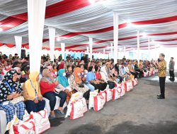 Saat Tinjau Gudang Bulog Purwomartani, Presiden Jokowi Menyebut Hampir Semua Negara Gagal Panen.