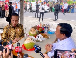 Momen Presiden Jokowi dan Menhan Prabowo, Makan Bakso di Pinggir Jalan