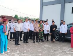 Gabungan TNI Polri Melaksanakan Pengamanan Kunjungan Gubernur Banten ke Desa Cukanggalih