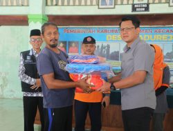 Wakil Bupati Sleman, Serahkan Bantuan Kepada Warga Yang Terdampak Akibat Hujan di Sertai Angin Kencang
